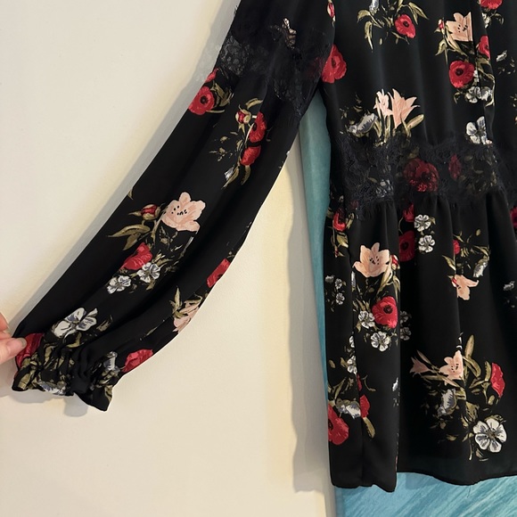 Black floral blouse - Picture 3 of 4